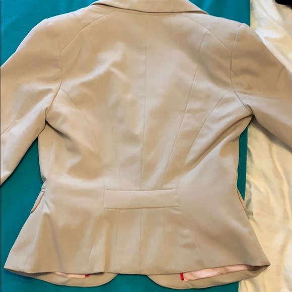 H&M beige fitted blazer - Picture 2 of 3